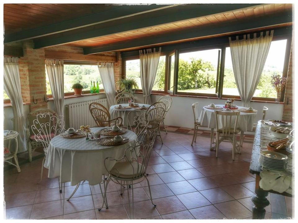 Il Poggio B&B San Damiano al Colle Exteriör bild