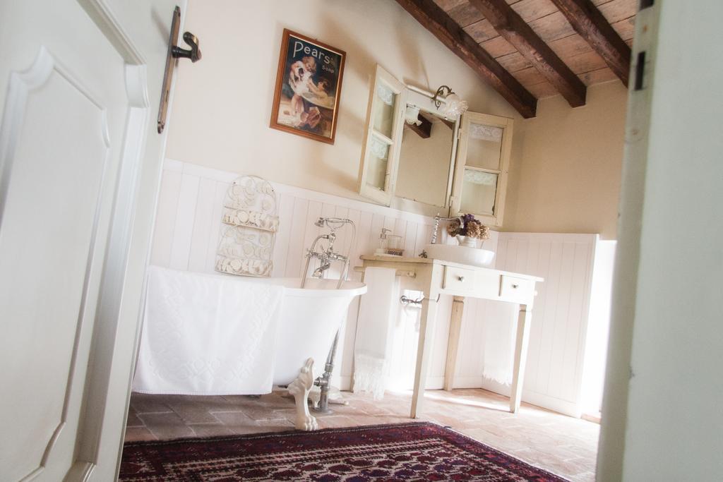 Il Poggio B&B San Damiano al Colle Exteriör bild